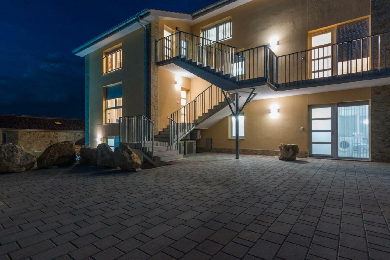 דירות זאטון Fabulous House B With Outdoor Pool מראה חיצוני תמונה