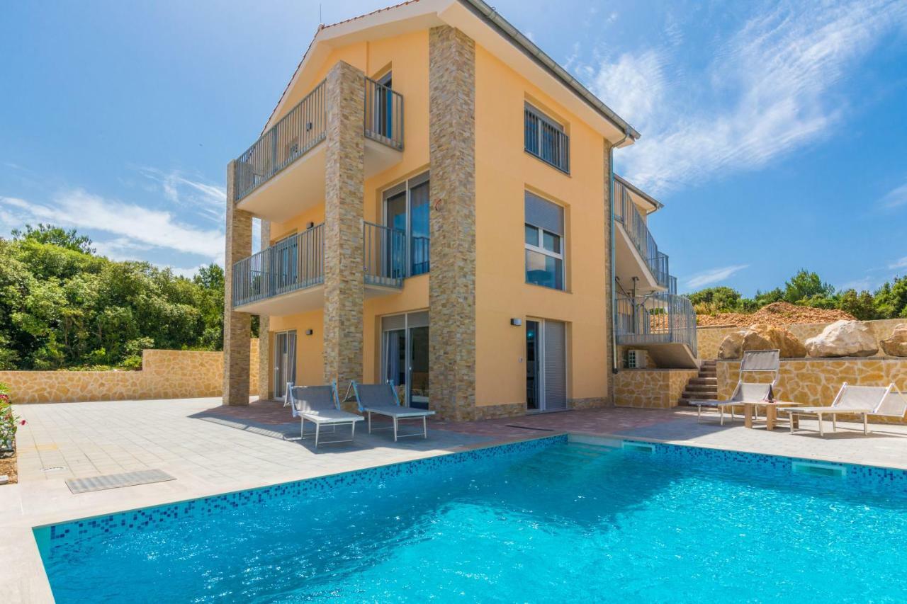דירות זאטון Fabulous House B With Outdoor Pool מראה חיצוני תמונה